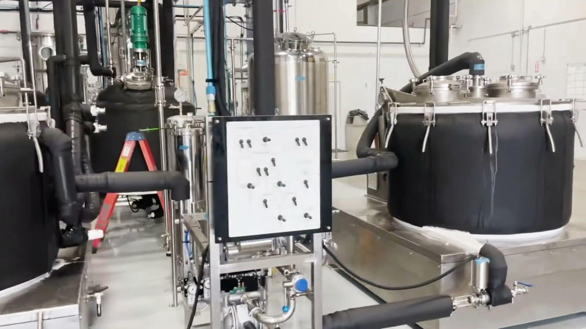 Jacketed extraction vessels and the valve mimic panel of a running line